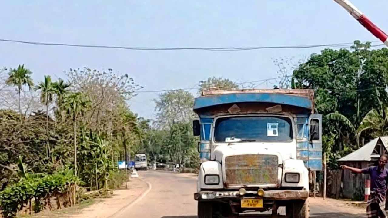 দুর্গাপূজায় ৯ দিন বন্ধ নাকুগাঁও স্থলবন্দর, যাতায়াত স্বাভাবিক