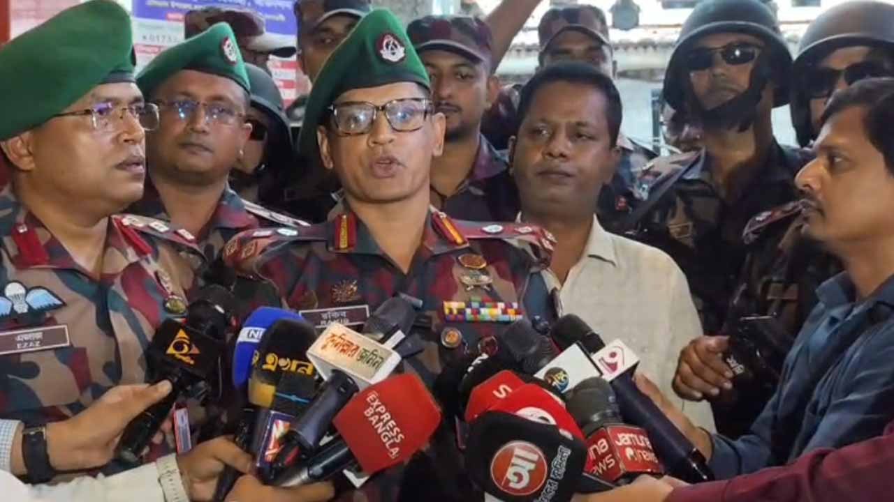 কুমিল্লা সেক্টরের ১৭৬ পূজামণ্ডপের নিরাপত্তায় বিজিবি