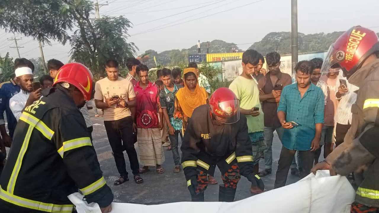 ময়মনসিংহে কাভার্ডভ্যানের ধাক্কায় নিহত ২