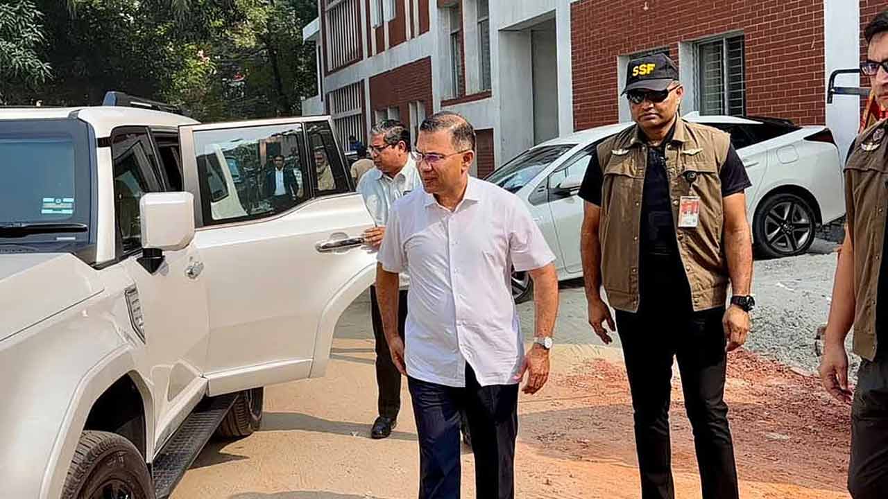 ডেঙ্গু পরিস্থিতি দেখতে হাসপাতালে প্রধানমন্ত্রী