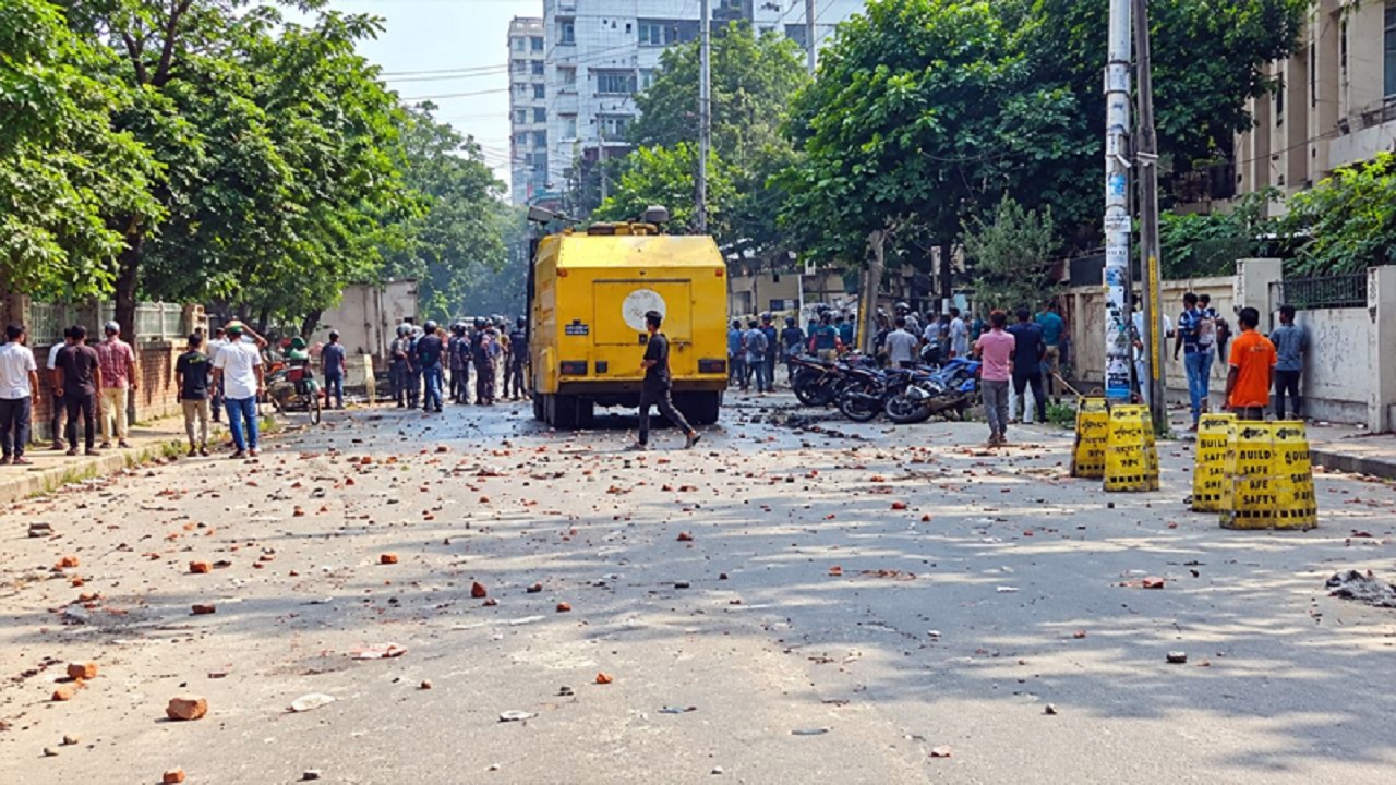 সংঘর্ষে রণক্ষেত্র উত্তরা, আহত অন্তত ৫০