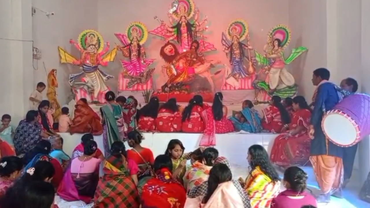 দিনাজপুরে উৎসবমুখর পরিবেশে উদযাপিত দুর্গাপূজার মহাসপ্তমী