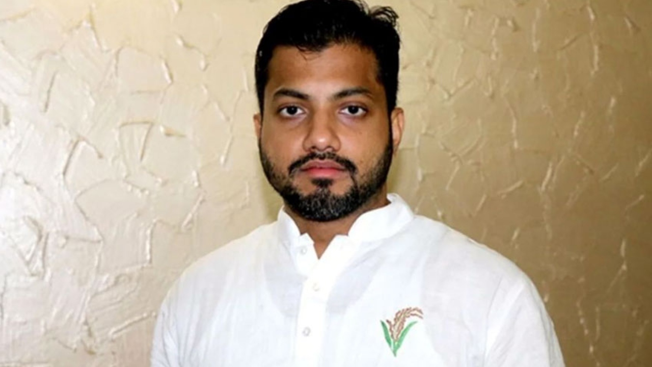 হঠাৎ ইশরাককে পদত্যাগের নির্দেশ, নেপথ্যের কারণ কী?