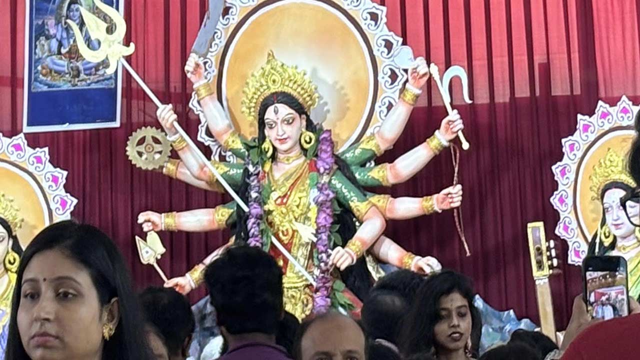 নবমীর পূজা শেষ, কাল বিজয়া দশমী