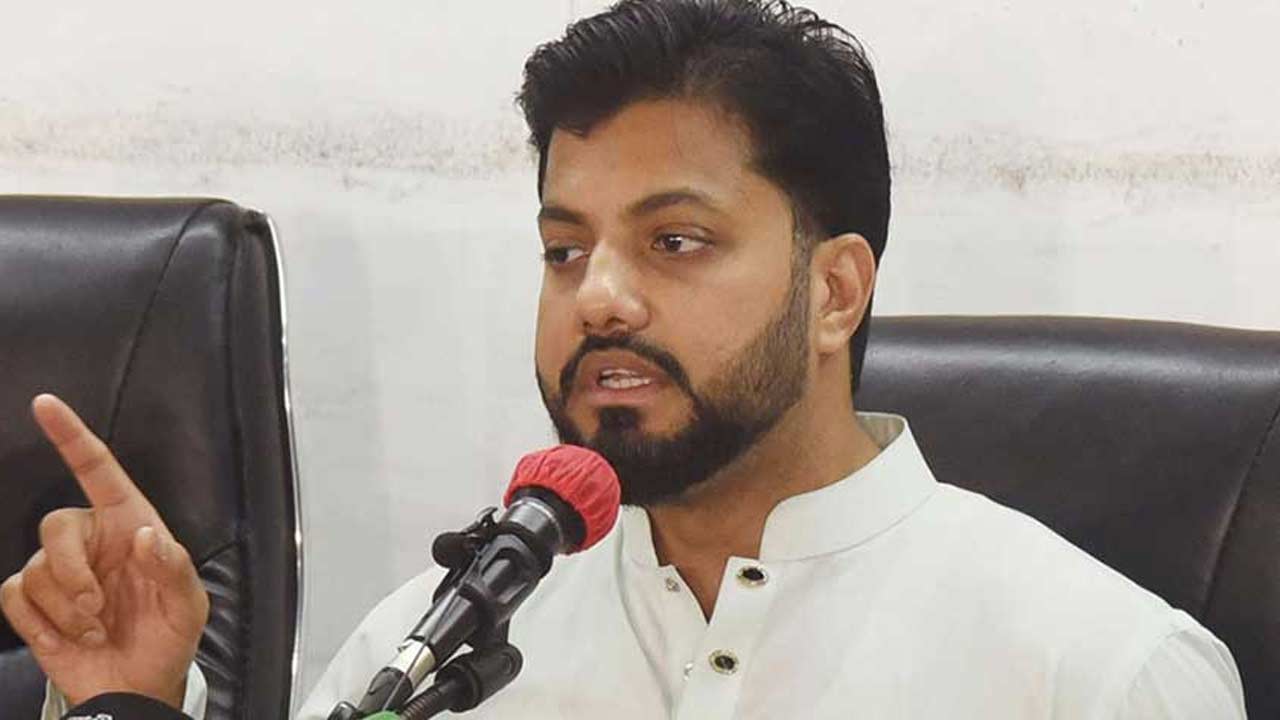 ইশরাকের পদত্যাগপত্র গ্রহণ, প্রজ্ঞাপন জারি