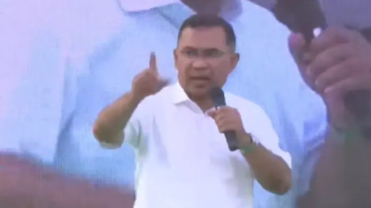 কলকারখানায় শ্রমিক অসন্তোষে পলাতক স্বৈরাচারের অর্থায়নের অভিযোগ প্রধানমন্ত্রীর