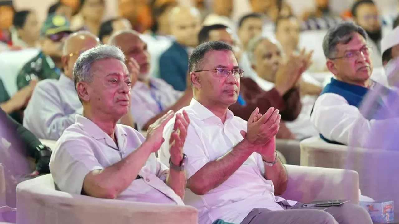জেএম সেন হল পূজামণ্ডপ পরিদর্শনে প্রধানমন্ত্রী