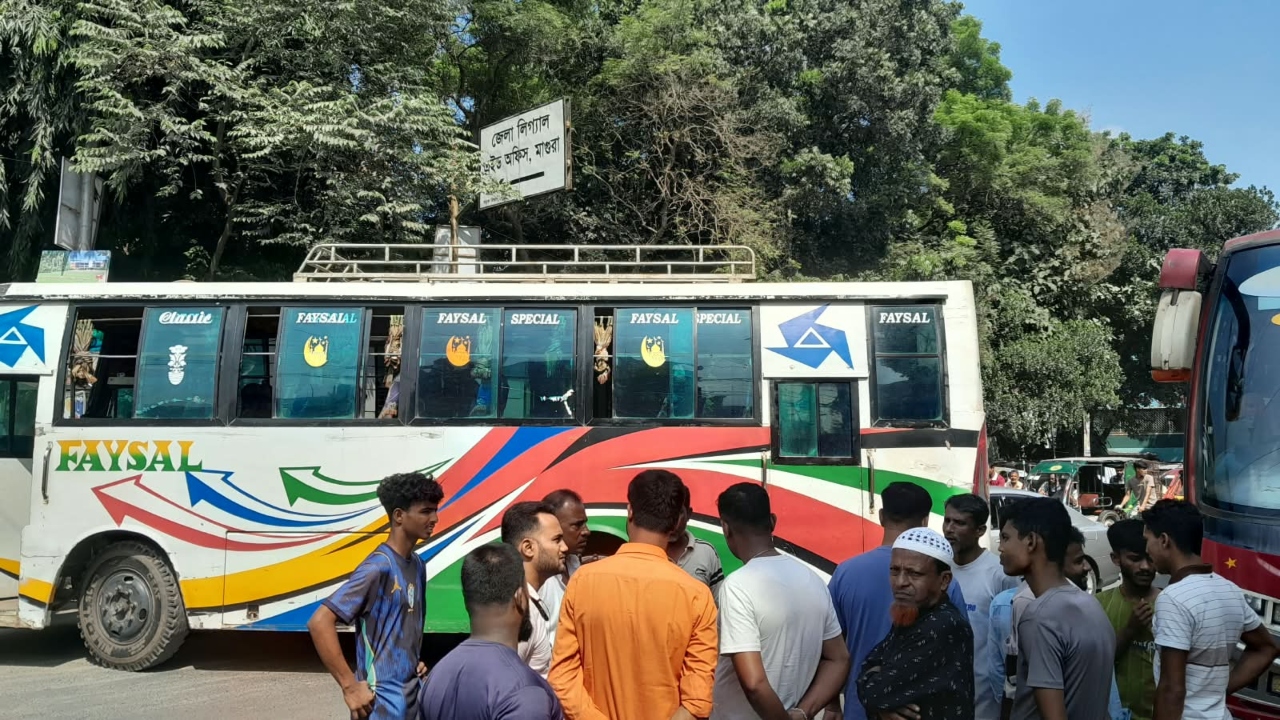 মাগুরায় যুবদল নেতার মৃত্যুর রহস্য উদ্&zwnj;ঘাটনের দাবিতে মহাসড়ক অবরোধ