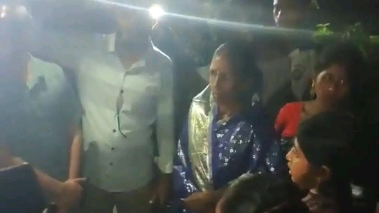কুষ্টিয়ার মিরপুরে সড়কে গাছ ফেলে ডাকাতি, পূজায় যাওয়ার পথে নারীদের স্বর্ণালংকার লুট