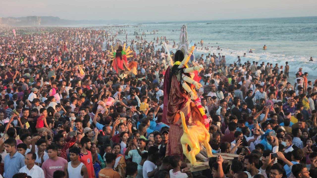 শারদীয় দুর্গাপূজার ছুটিতে পর্যটকে জমজমাট কক্সবাজার