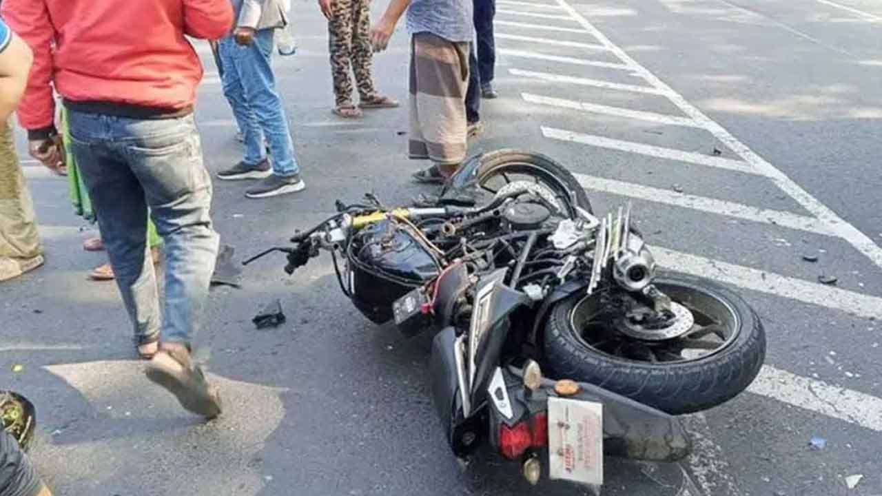 চাঁপাইনবাবগঞ্জে সড়কে মৃত্যুর মিছিল, ৩৪ মাসে প্রাণ গেছে ১৫০ জনের