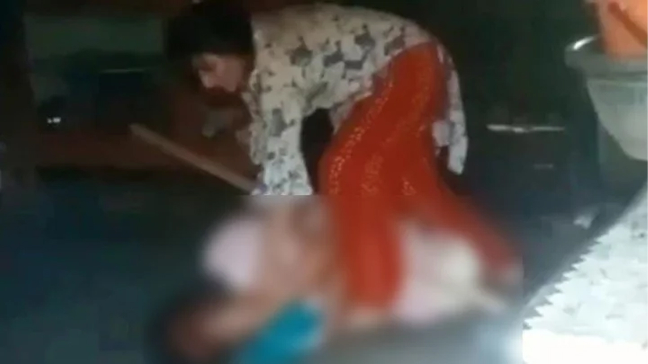 শাশুড়িকে মারধরের ভিডিও ছড়াতেই পুত্রবধূ আটক