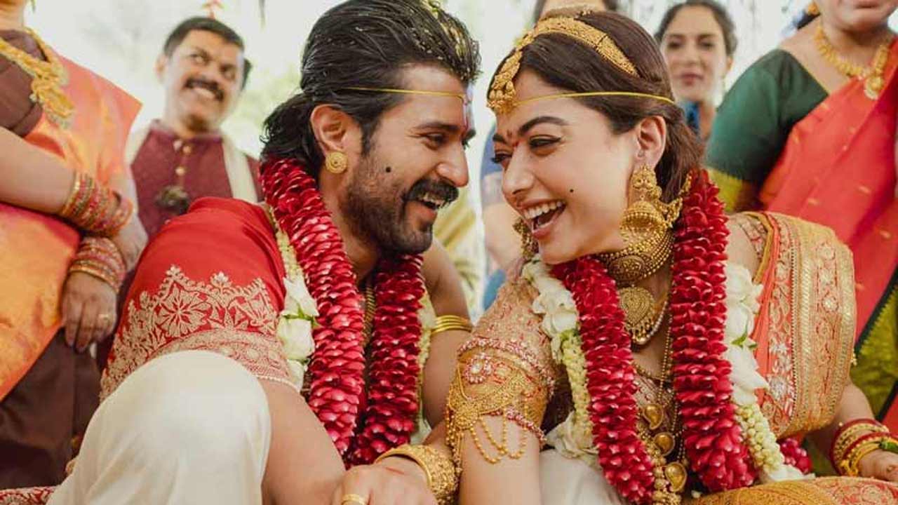 বিজয়কে বিয়ের জন্য এক বছর বোঝান রাশমিকা, প্রেম নিয়ে মুখ খুললেন তারকা জুটি