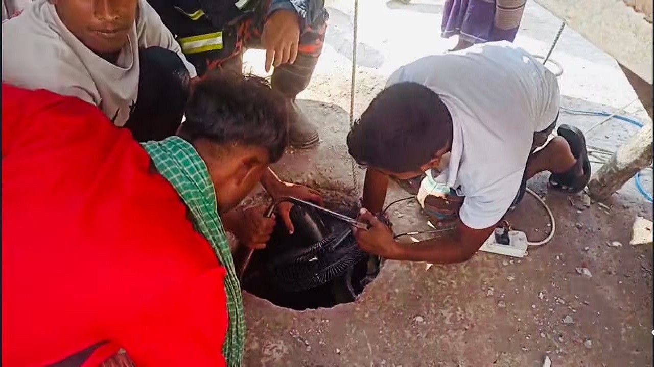 বরিশালে সেপটিক ট্যাংকে নেমে দুই শ্রমিকের মৃত্যু