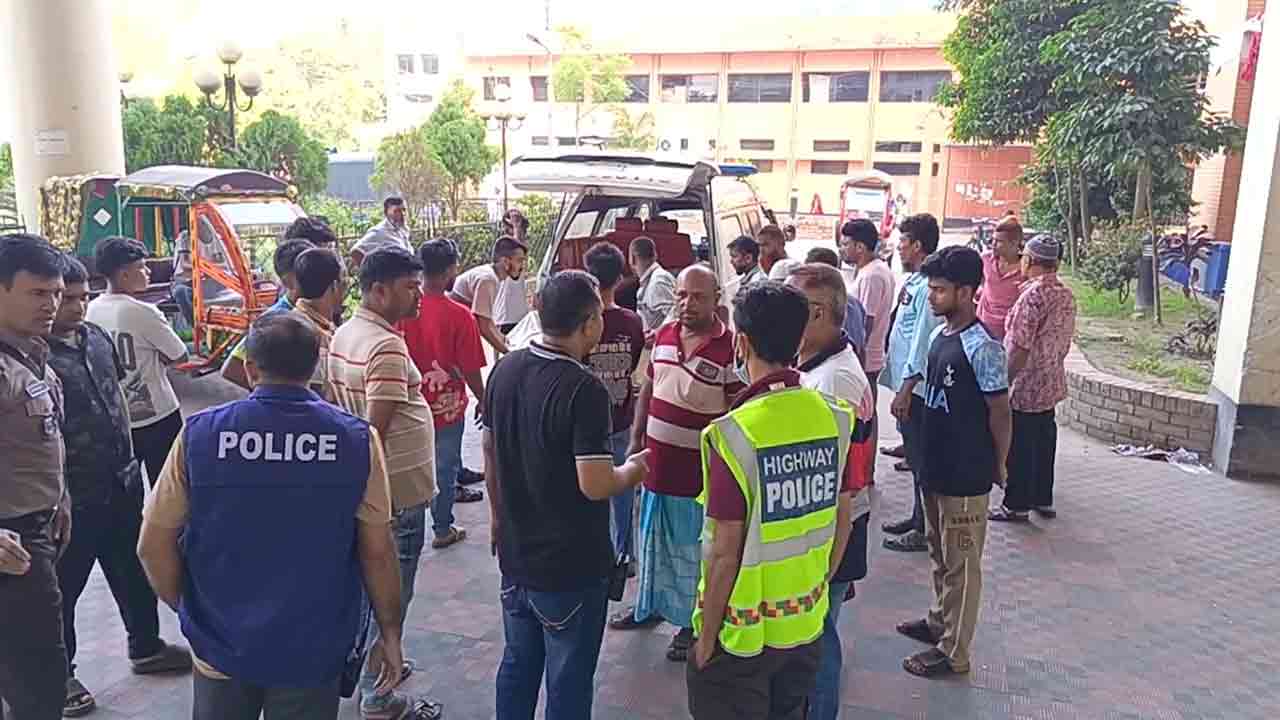 পুলিশের রেকারের সঙ্গে প্রাইভেটকারের ধাক্কায় নিহত ১&nbsp;
