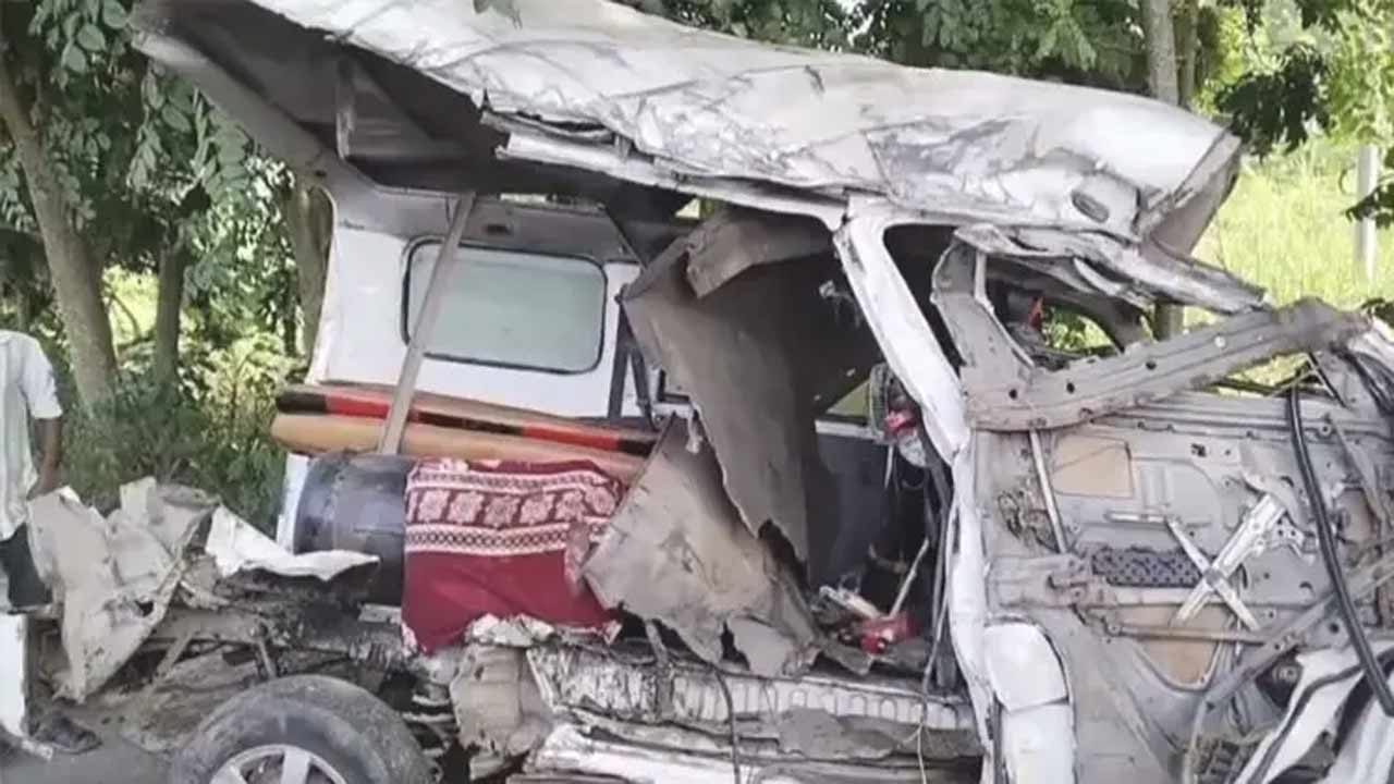 ফরিদপুরে বাস-অ্যাম্বুলেন্স সংঘর্ষে নিহত ৩, আহত ৪