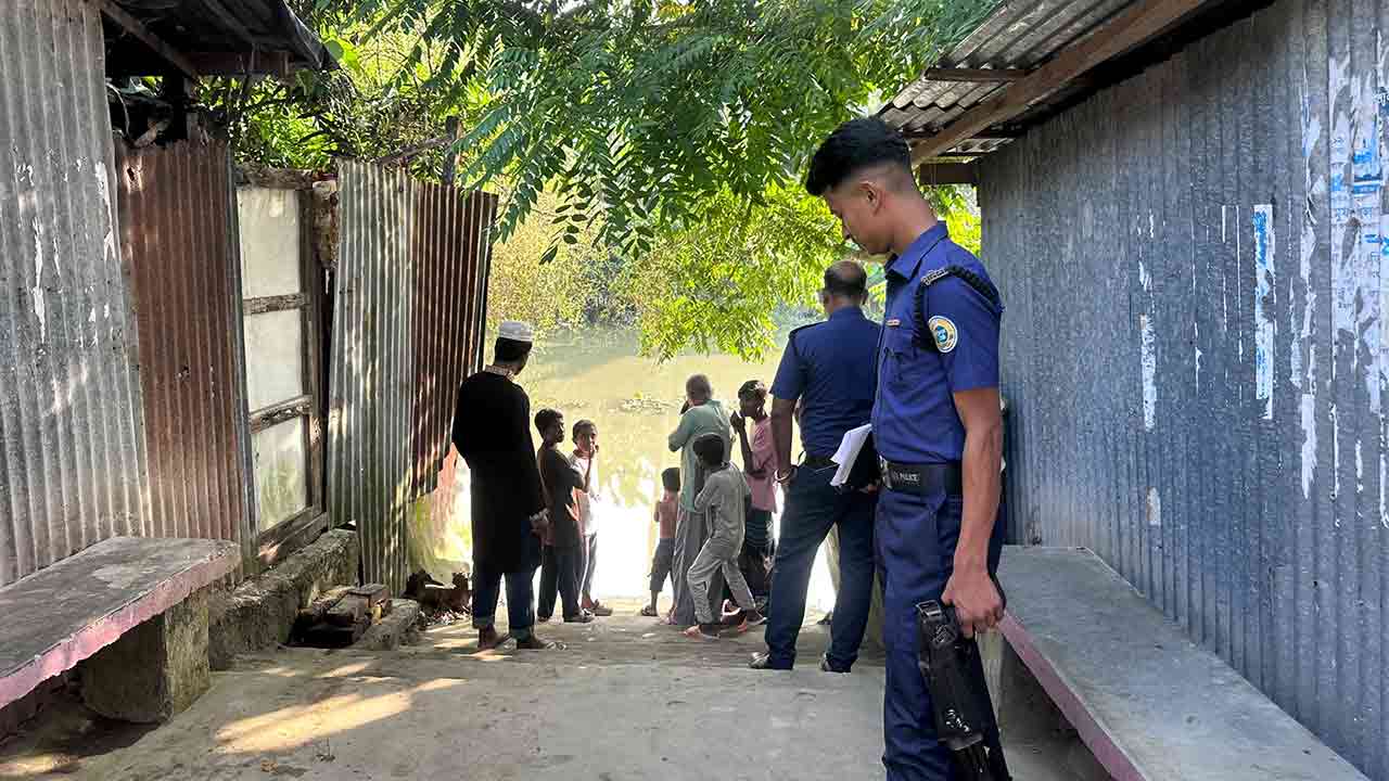 পটুয়াখালীতে অজ্ঞাত যুবকের অর্ধগলিত মরদেহ উদ্ধার