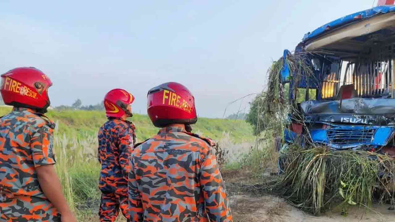 এক্সপ্রেসওয়েতে বাস দুর্ঘটনায় নিহত ৩&nbsp;