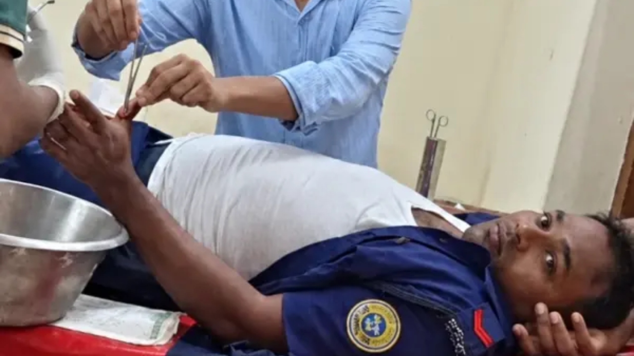 পটুয়াখালীতে মা ইলিশ রক্ষার অভিযানে জেলেদের হামলা, পুলিশসহ আহত ২