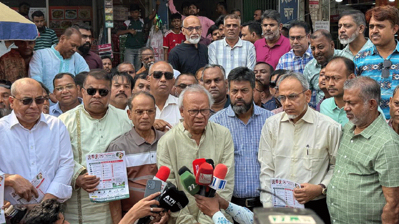 প্রধানমন্ত্রীর রাজনৈতিক উপদেষ্টা ও বিএনপির ভারপ্রাপ্ত মহাসচিব অ্যাডভোকেট রুহুল কবির রিজভী। ছবি: সংগৃহীত