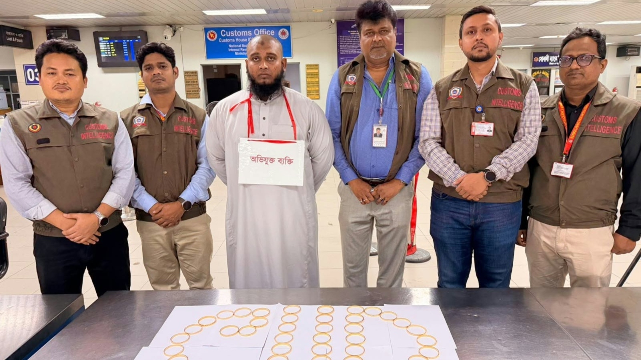 চট্টগ্রাম বিমানবন্দরে ৩ কোটি টাকার স্বর্ণসহ যাত্রী আটক