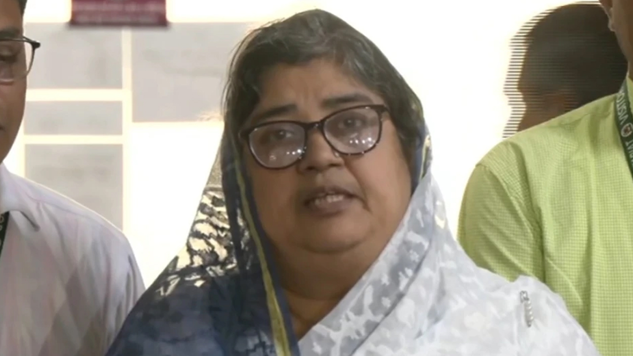 সংরক্ষিত নারী আসনের উপনির্বাচনে মনোনয়নপত্র জমা দিলেন বিএনপির এলিজা জামান