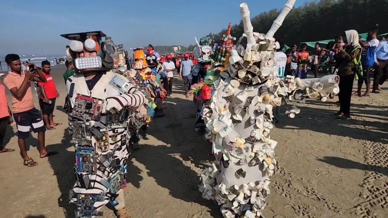 কক্সবাজার সৈকতে প্লাস্টিক দূষণ রোধে বিদ্যানন্দের সচেতনতামূলক র&zwj;্যালি