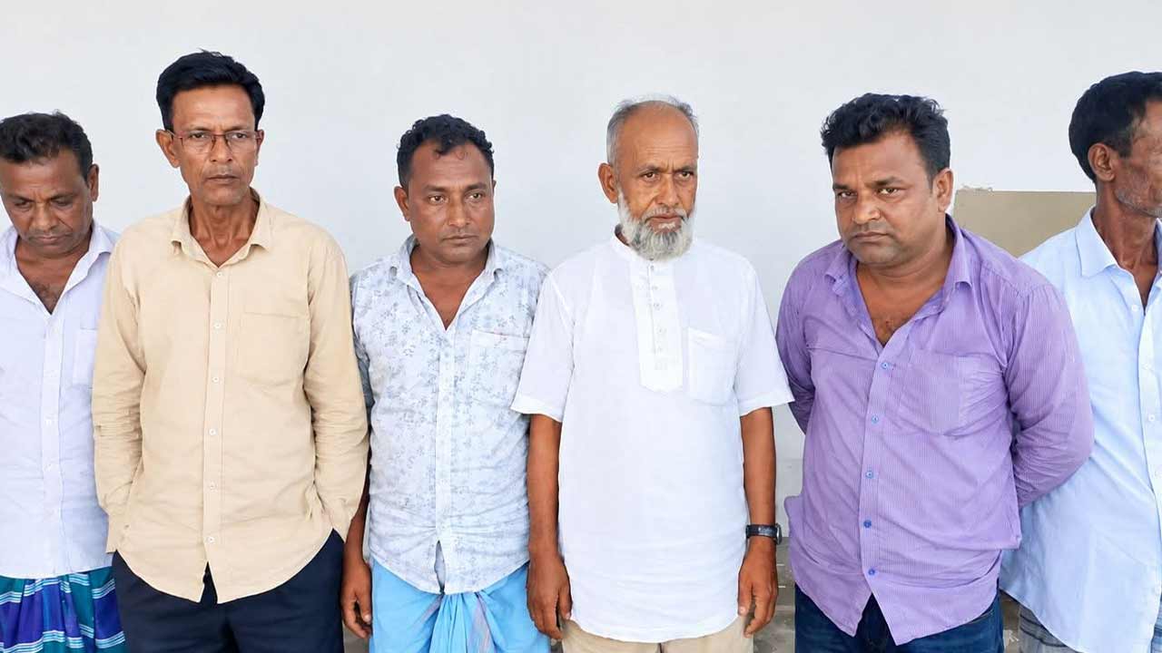 কেন্দুয়ায় দুই ইউপি সদস্যসহ জুয়া খেলার অভিযোগে আটক ৬