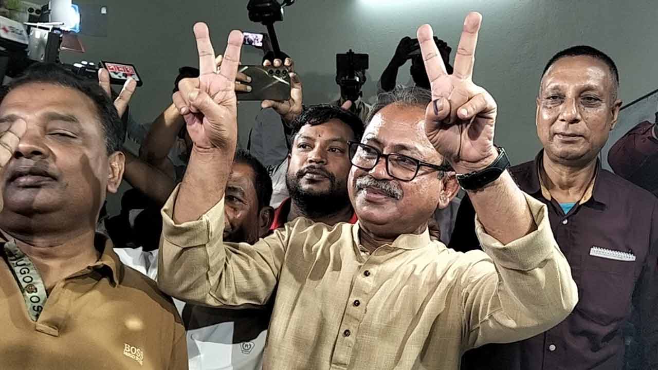 বিপুল ভোটে বিএনপির প্রার্থী মির্জা ফয়সল আমীন বিজয়ী