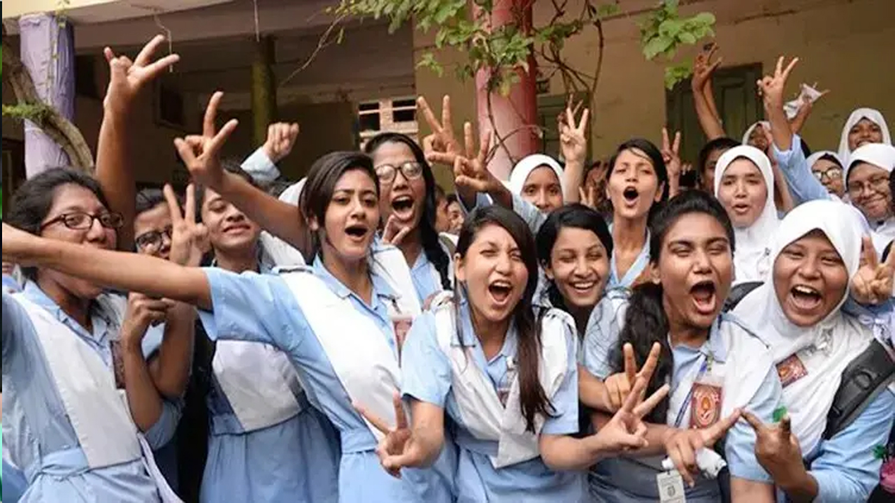 এইচএসসি ও সমমানের পরীক্ষায় পাসের হার ৫২.১২ শতাংশ