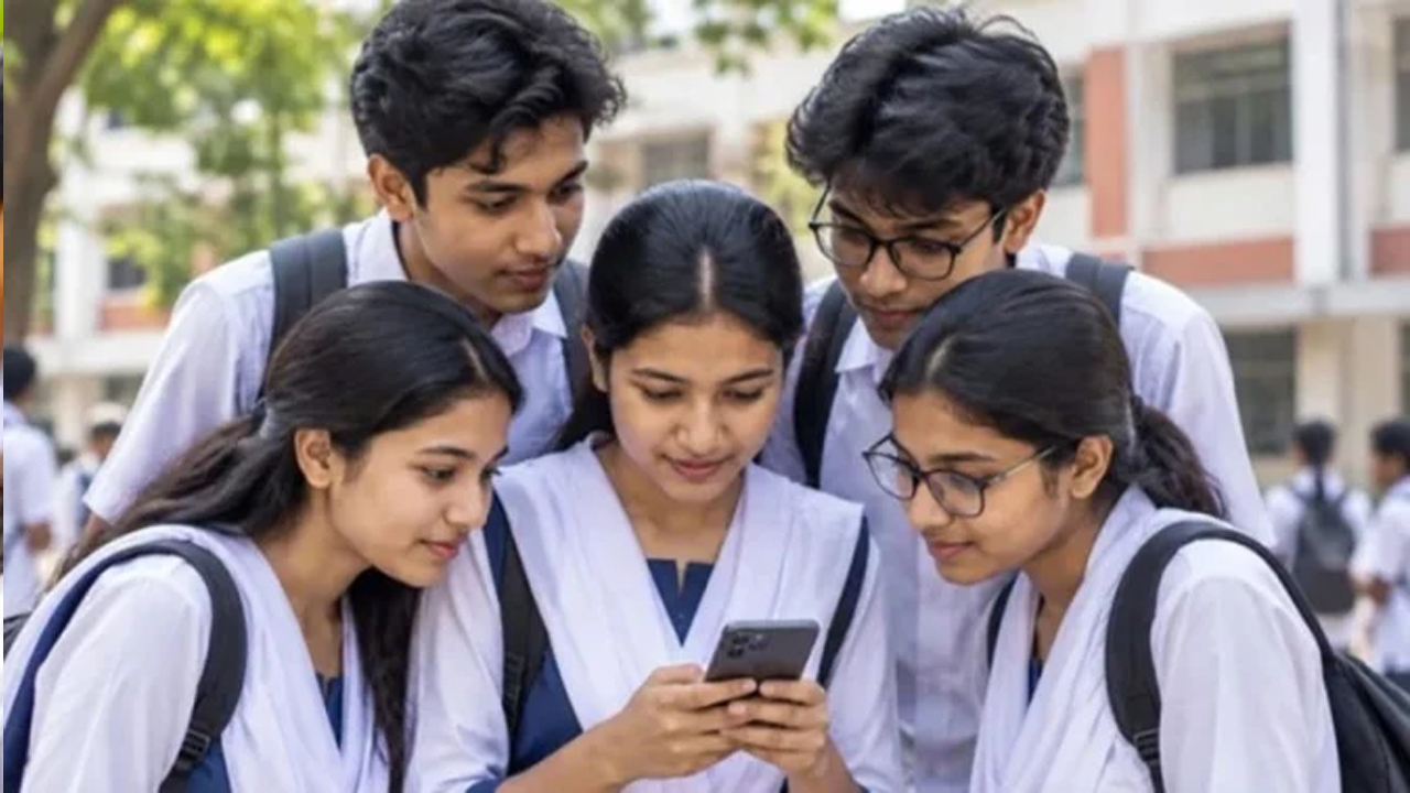 এইচএসসি ও সমমানে জিপিএ-৫ প্রাপ্তিতে এগিয়ে ছাত্ররা