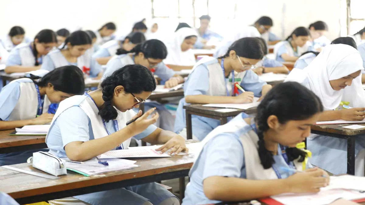 এক বা দুই বিষয়ে অকৃতকার্য ৪ লাখ ২২ হাজার শিক্ষার্থী পুনরায় পরীক্ষার সুযোগ পাচ্ছেন